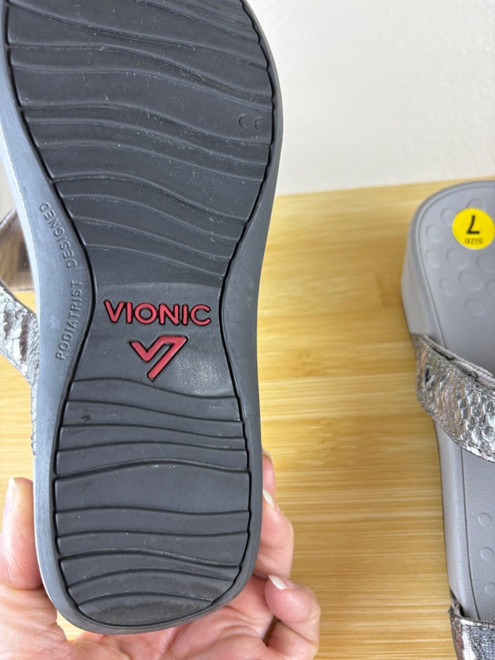 Vionic Ellie Metallic Snakeskin Adjustable Orthotic Sandals Silver Women's Size7 - Picture 2 of 11